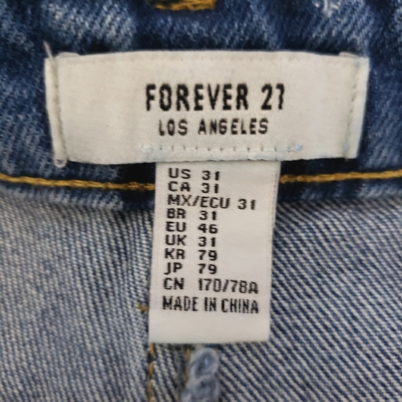 NWT Forever 21 Distressed Denim Shorts Size 31 - Picture 5 of 6